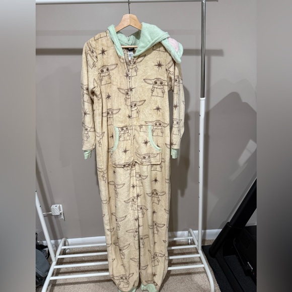 Star Wars Beige and Mint Women’s Pajamas onesie - Picture 1 of 3